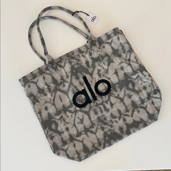 ALO Yoga Tote - Picture 4 of 5